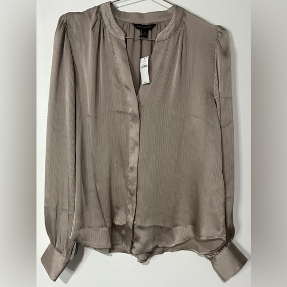 Banana Republic NWT Satin Shirred Neck Blouse in Beechwood - Picture 6 of 10